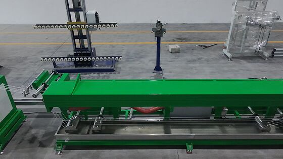 Superficie lisa con rodillos de cromo espejo en unidades de transporte